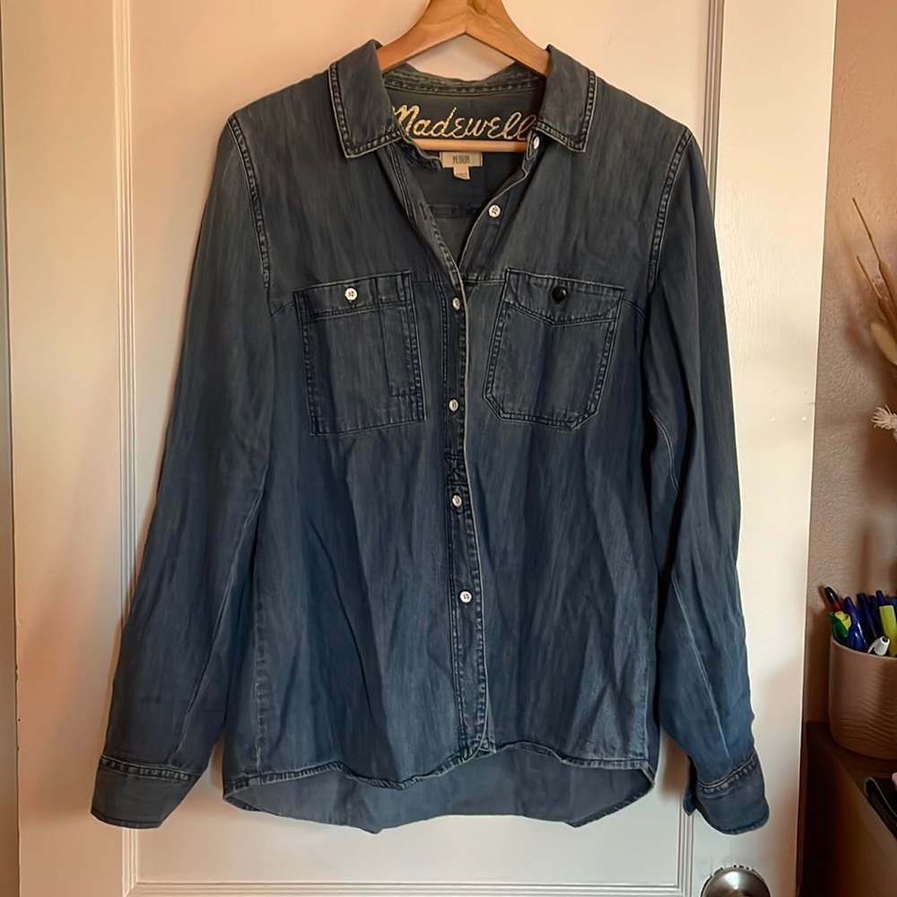 Chambray Madewell top with white metal buttons
